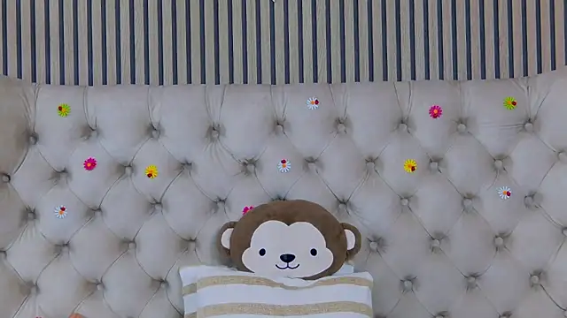 Snapshot of PlayfulShow chatting on May 2026 09:05:02 AM PlayfulShow online show from May 2026 09:05:02 AM