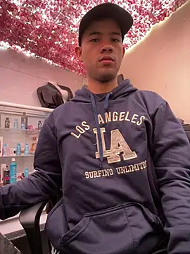 Snapshot of Twink_X chatting on February 2025 04:29:01 PM Twink X online show from February 2025 04:29:01 PM