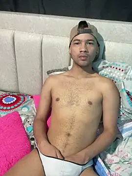 Snapshot of Twink_X chatting on February 2025 04:21:02 PM Twink X online show from February 2025 04:21:02 PM