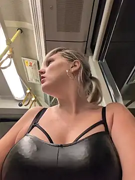 Sexybiene969 online show from December 2025 05:18:02 PM