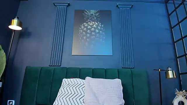 scarlet edwars online show from April 2026 07:18:02 PM