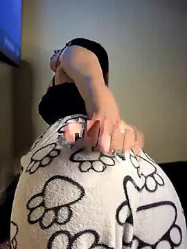 Laura-Khalifa online show from December 2025 05:38:02 AM