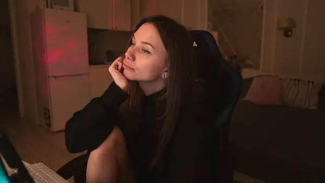 alexa feels  online show from March 2025 07:34:01 PM