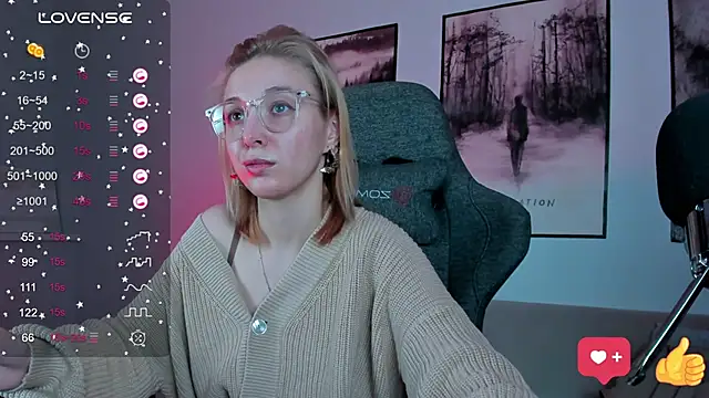 Snapshot of PhilippaAdamas chatting on February 2025 08:50:01 AM PhilippaAdamas online show from February 2025 08:50:01 AM