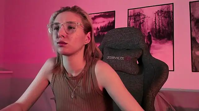 Snapshot of PhilippaAdamas chatting on February 2025 05:48:02 AM PhilippaAdamas online show from February 2025 05:48:02 AM