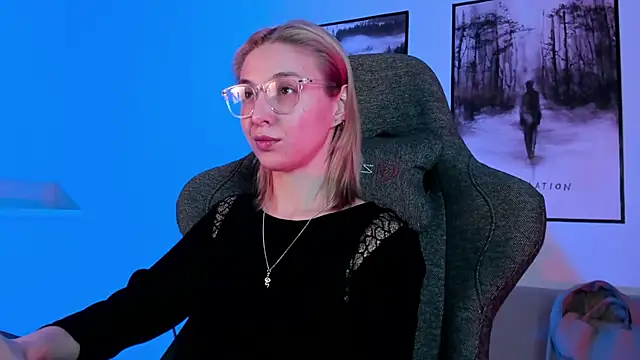 Snapshot of PhilippaAdamas chatting on March 2025 08:52:02 AM PhilippaAdamas online show from March 2025 08:52:02 AM