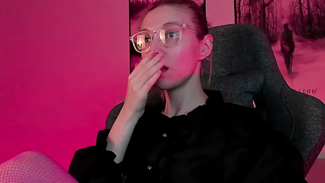 Snapshot of PhilippaAdamas chatting on March 2025 02:15:01 AM PhilippaAdamas online show from March 2025 02:15:01 AM