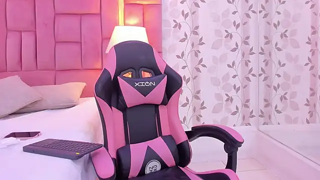 ArianaFranco online show from November 2025 01:22:01 PM