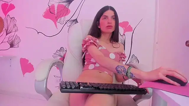 Isabela Fiorelli online show from February 2025 06:33:01 PM