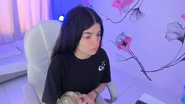 Isabela Fiorelli online show from March 2025 12:03:01 PM