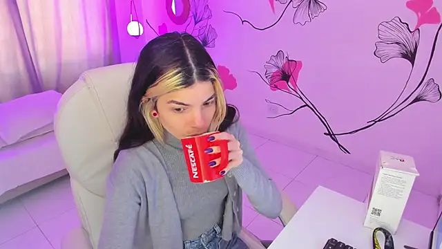 Isabela Fiorelli online show from November 2025 01:32:02 PM