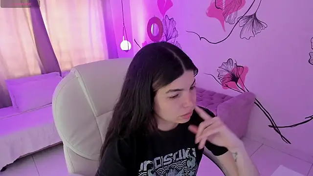 Isabela Fiorelli online show from April 2026 01:17:02 PM