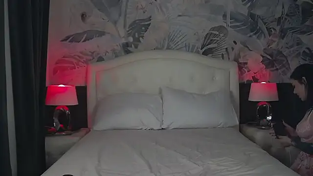 Snapshot of MaeveMoon chatting on February 2026 06:13:02 PM MaeveMoon online show from February 2026 06:13:02 PM