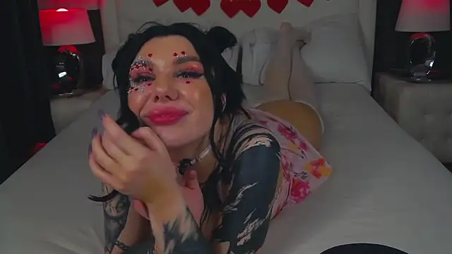 Snapshot of MaeveMoon chatting on February 2026 06:32:02 AM MaeveMoon online show from February 2026 06:32:02 AM