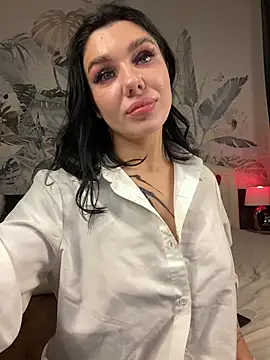 Snapshot of MaeveMoon chatting on February 2026 09:19:02 AM MaeveMoon online show from February 2026 09:19:02 AM