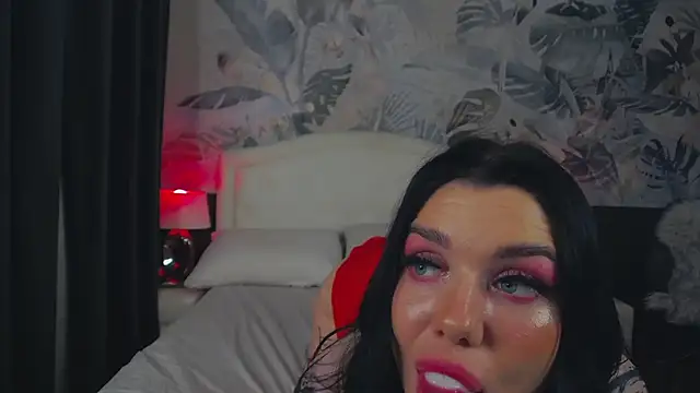 Snapshot of MaeveMoon chatting on February 2026 06:26:02 PM MaeveMoon online show from February 2026 06:26:02 PM