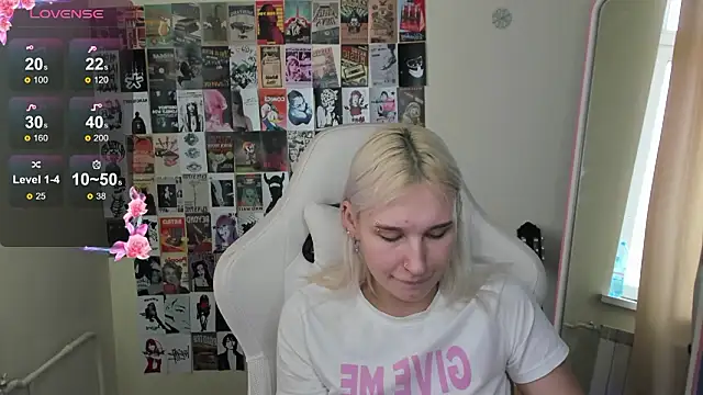 Snapshot of EvelinaLuu chatting on March 2026 08:16:01 AM EvelinaLuu online show from March 2026 08:16:01 AM