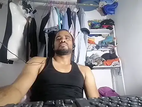 Snapshot of YOX22 chatting on February 2025 08:15:02 AM YOX22 online show from February 2025 08:15:02 AM