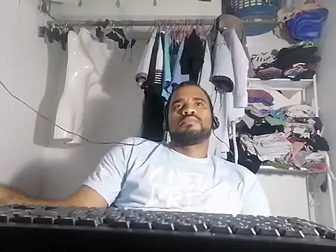 Snapshot of YOX22 chatting on February 2025 06:59:02 AM YOX22 online show from February 2025 06:59:02 AM