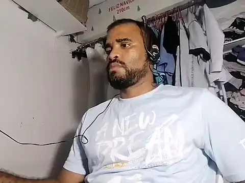 Snapshot of YOX22 chatting on February 2025 05:33:02 AM YOX22 online show from February 2025 05:33:02 AM