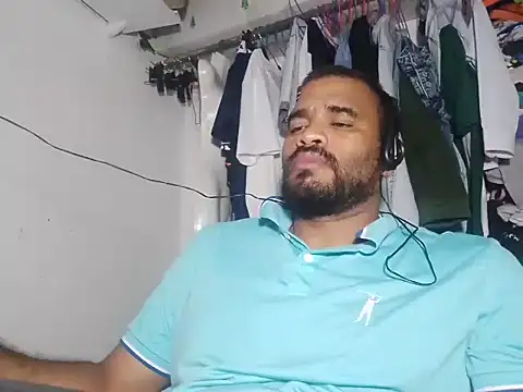 Snapshot of YOX22 chatting on February 2025 06:25:02 AM YOX22 online show from February 2025 06:25:02 AM