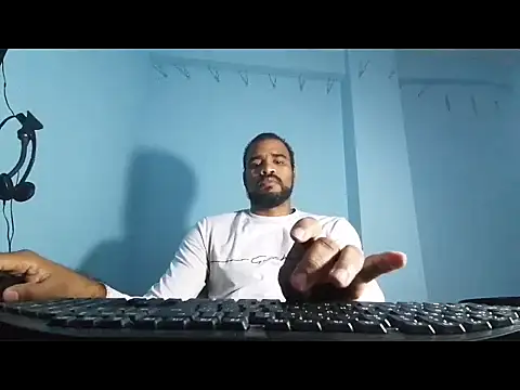 Snapshot of YOX22 chatting on March 2025 05:09:01 AM YOX22 online show from March 2025 05:09:01 AM