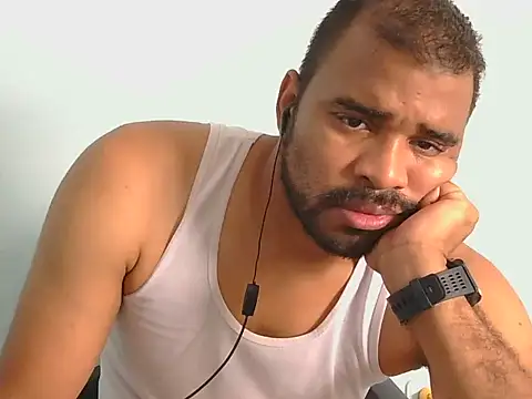 Snapshot of YOX22 chatting on November 2025 01:33:02 PM YOX22 online show from November 2025 01:33:02 PM