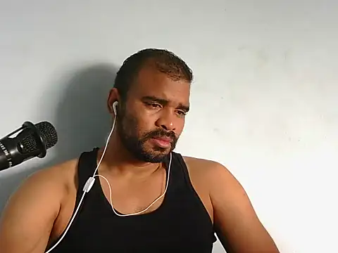 Snapshot of YOX22 chatting on November 2025 01:46:02 PM YOX22 online show from November 2025 01:46:02 PM