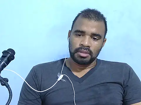 Snapshot of YOX22 chatting on February 2026 06:13:01 AM YOX22 online show from February 2026 06:13:01 AM