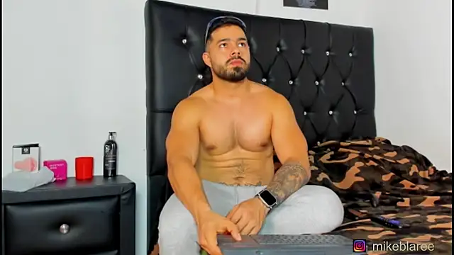 mikeblaree online show from February 2026 08:17:02 PM