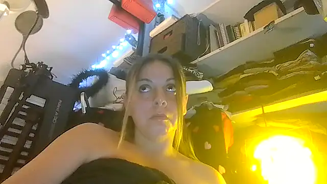 Snapshot of ShysluutGia chatting on July 2026 07:48:01 AM ShysluutGia online show from July 2026 07:48:01 AM