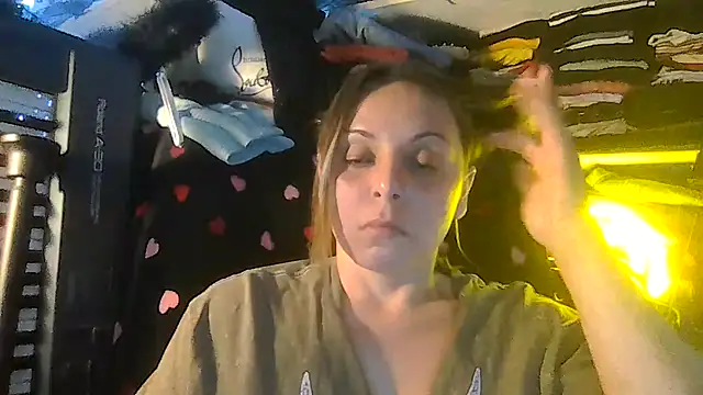 Snapshot of ShysluutGia chatting on July 2026 04:59:01 AM ShysluutGia online show from July 2026 04:59:01 AM