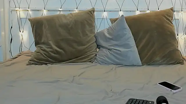 Snapshot of EmilyEclair chatting on February 2025 05:09:02 PM EmilyEclair online show from February 2025 05:09:02 PM