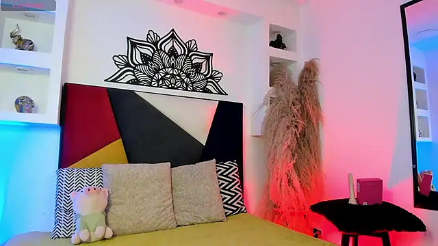 MaikyCooper online show from November 2025 09:16:01 PM