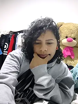 saralovens online show from November 2025 01:41:01 AM