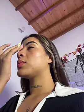 Maryybellax online show from November 2025 10:32:01 PM