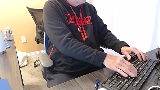 olderandwiser2 online show from March 2025 10:43:02 PM