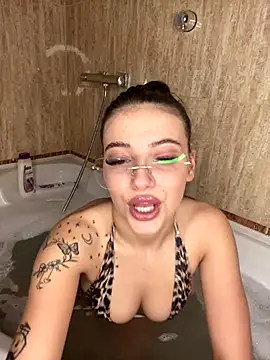 Snapshot of Foxy_Rosee chatting on October 2025 06:30:02 PM Foxy Rosee online show from October 2025 06:30:02 PM