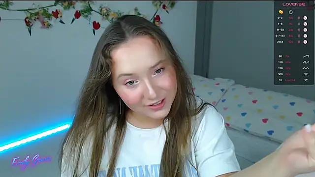 Snapshot of EmilyxxGraces chatting on April 2026 09:19:01 PM EmilyxxGraces online show from April 2026 09:19:01 PM