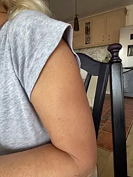 Snapshot of DeboraXporn chatting on October 2025 01:32:01 PM DeboraXporn online show from October 2025 01:32:01 PM