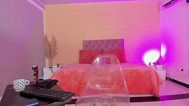 cristal crossfitx online show from November 2025 10:16:02 AM