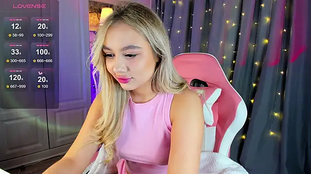 Snapshot of _Loneve__ chatting on March 2025 05:11:02 PM Loneve online show from March 2025 05:11:02 PM