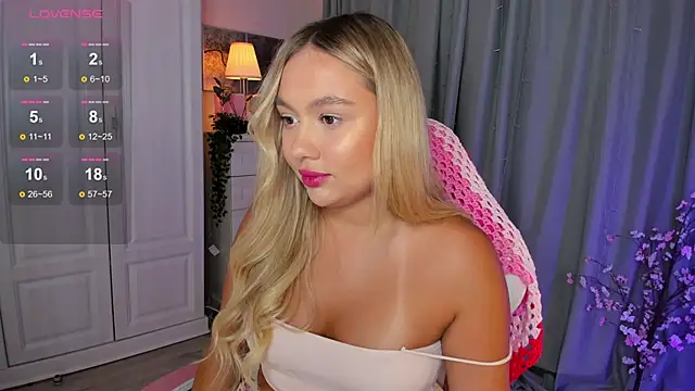 Snapshot of _Loneve__ chatting on October 2025 03:31:02 PM Loneve online show from October 2025 03:31:02 PM