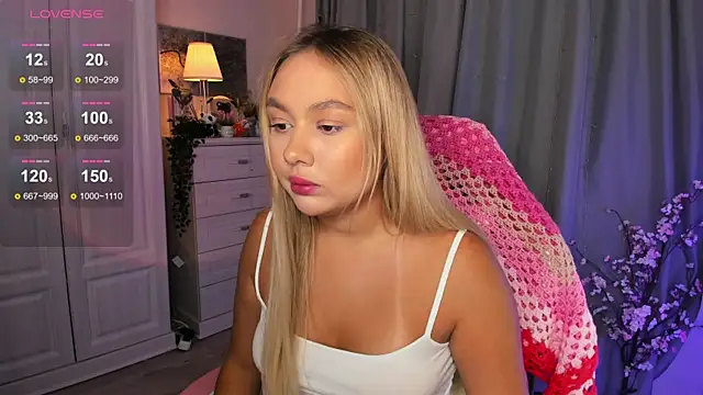 Snapshot of _Loneve__ chatting on October 2025 01:54:01 PM Loneve online show from October 2025 01:54:01 PM