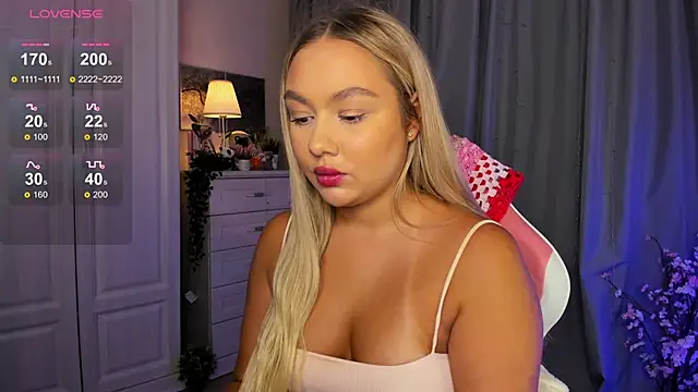 Snapshot of _Loneve__ chatting on October 2025 01:31:02 PM Loneve online show from October 2025 01:31:02 PM