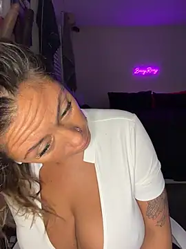 bossyroxy84 online show from November 2025 05:06:01 AM