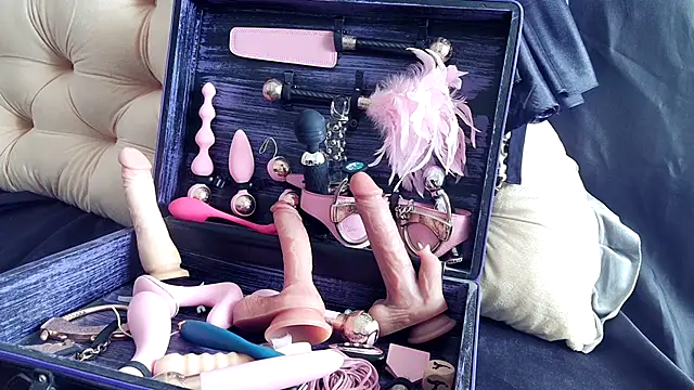 Chanel Noire online show from March 2025 04:32:02 PM