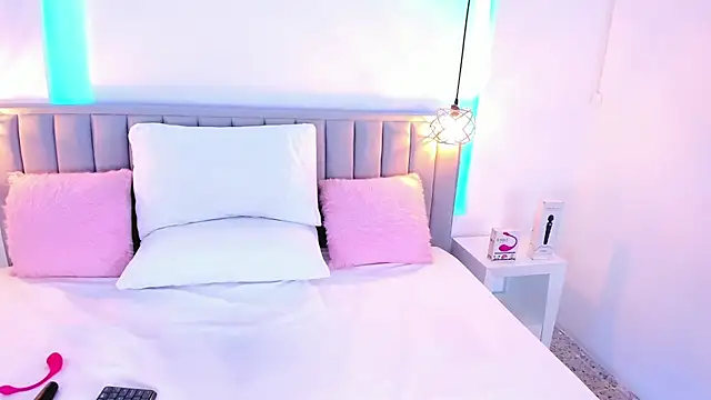 Snapshot of isolari_ chatting on December 2024 04:18:01 AM isolari online show from December 2024 04:18:01 AM