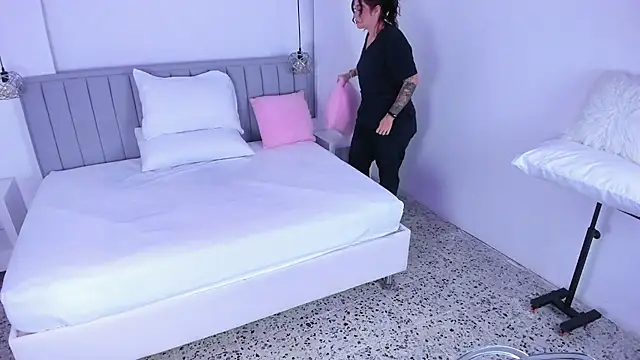 Snapshot of isolari_ chatting on December 2024 04:15:02 AM isolari online show from December 2024 04:15:02 AM