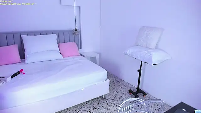 Snapshot of isolari_ chatting on December 2024 04:22:01 AM isolari online show from December 2024 04:22:01 AM